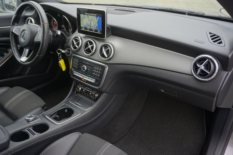 Mercedes-Benz CLA (2017) 200 2,2D SHOOTINGBRAKE AUT. - fotka 21 z 24