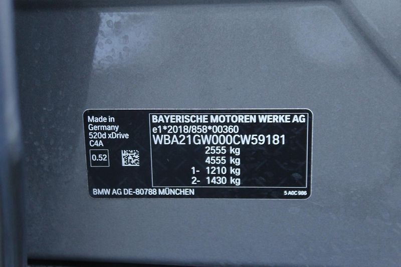 BMW Řada 5 BMW 520d xDrive Touring - fotka 24 z 28