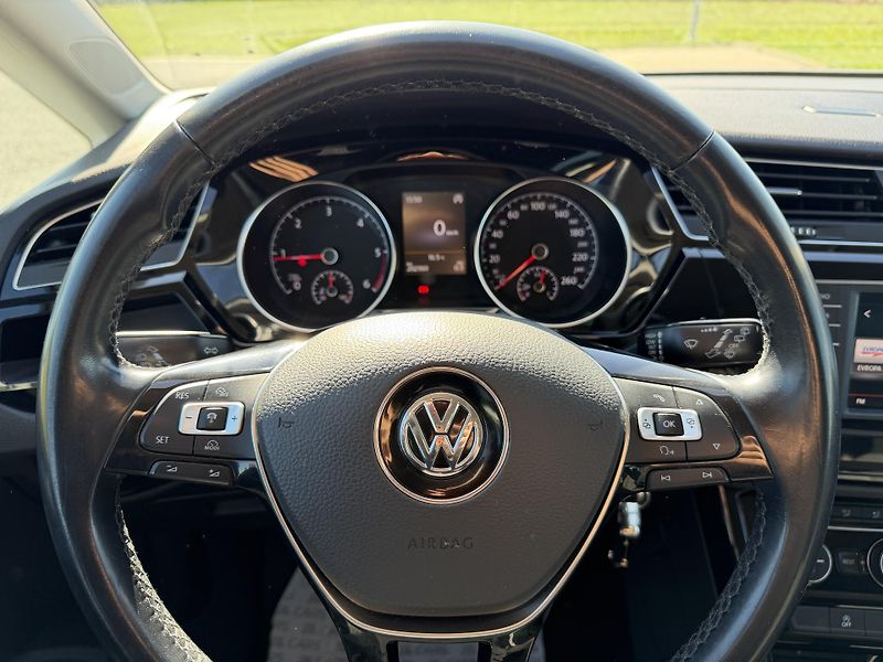 Volkswagen Touran 2.0 TDI HIGHLINE TAŽNÉ ROZVODY - fotka 16 z 41