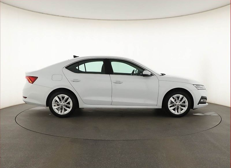 Škoda Octavia (2023) Style 1.0 TSI, ČR,1.maj, Navi - fotka 6 z 17