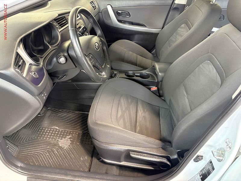 Kia Ceed (2018) 1.6 GDi, 2.maj, STK7/28 - fotka 9 z 14