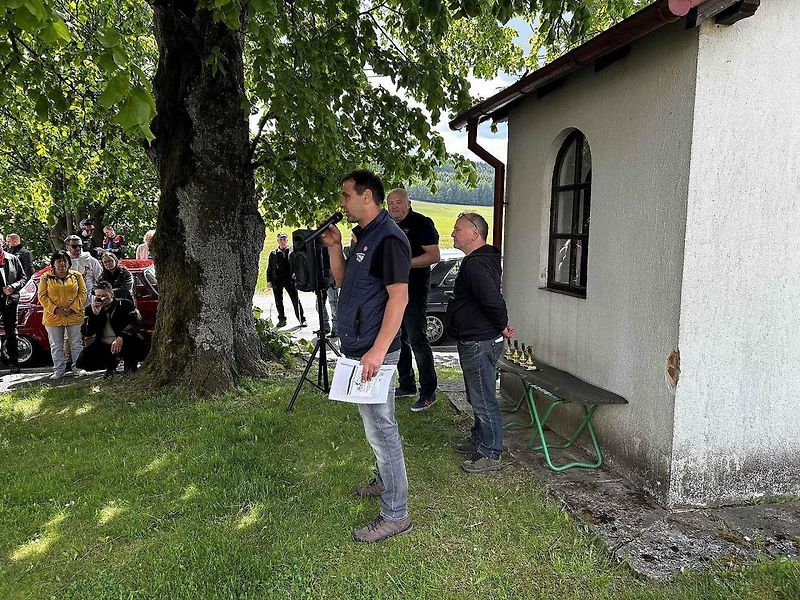 Jízda historických vozidel po Pašeráckých stezkách v obci Rybník.