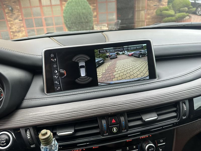 BMW X5 x DRIVE 30D - fotka 21 z 28