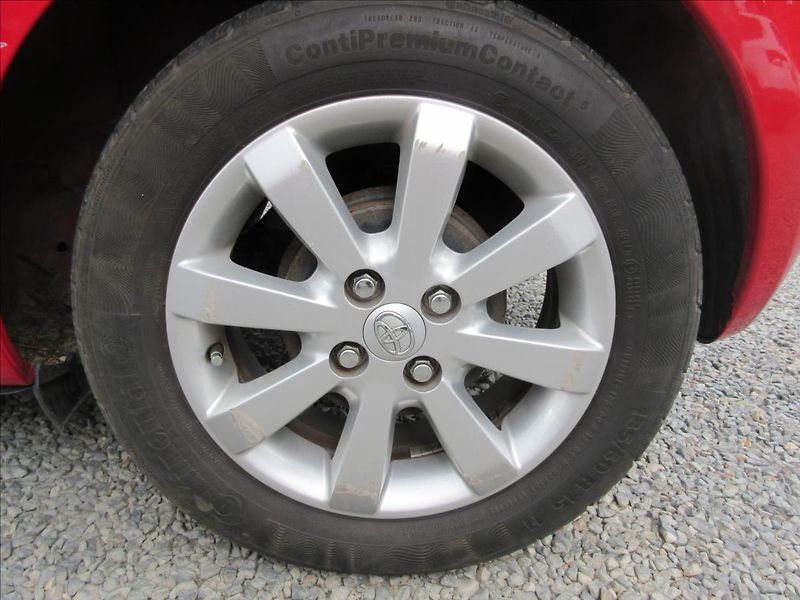 Toyota Yaris 1,3 VVTi Automat - fotka 12 z 14