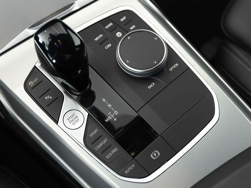 BMW Řada 3 320d xDrive - fotka 15 z 22