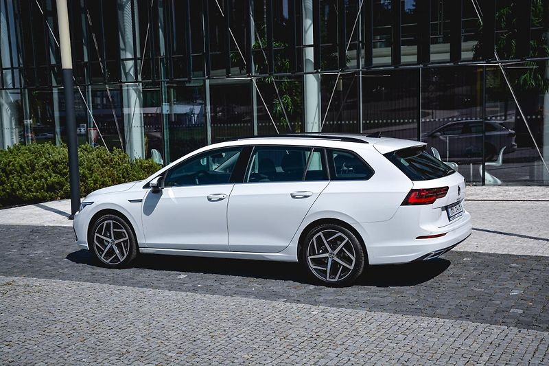 Volkswagen Golf Variant (2022) Style 1,5 eTSI 7DSG mHEV - fotka 8 z 40