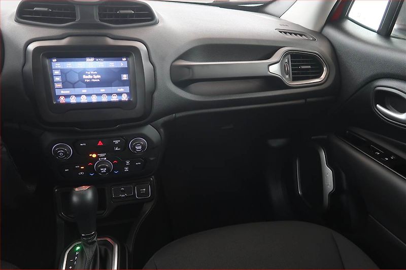 Jeep Renegade (2023) Justice 1.5 Turbo e-Hybrid - fotka 8 z 17