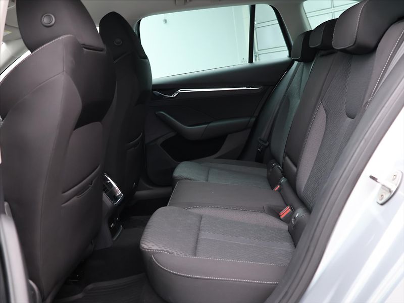 Škoda Octavia 2,0 TDI 110kW DSG Style 4x4 CZ - fotka 13 z 23