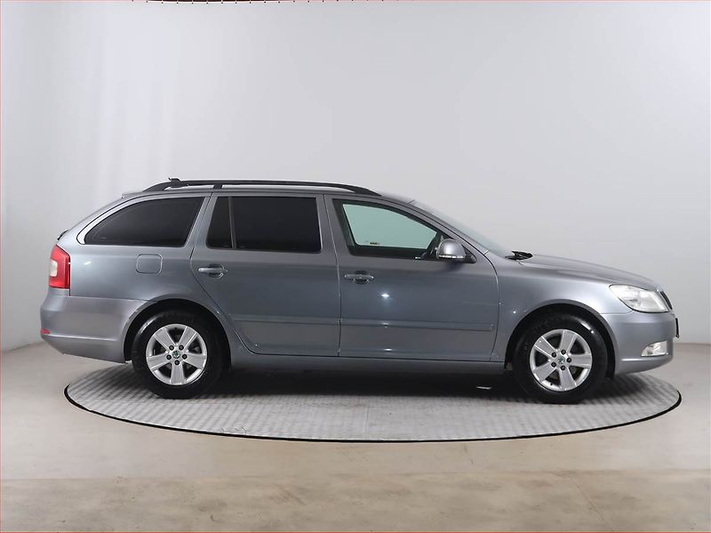 Škoda Octavia (2012) Greenline 1.6 TDI, Serv.kniha - fotka 6 z 15