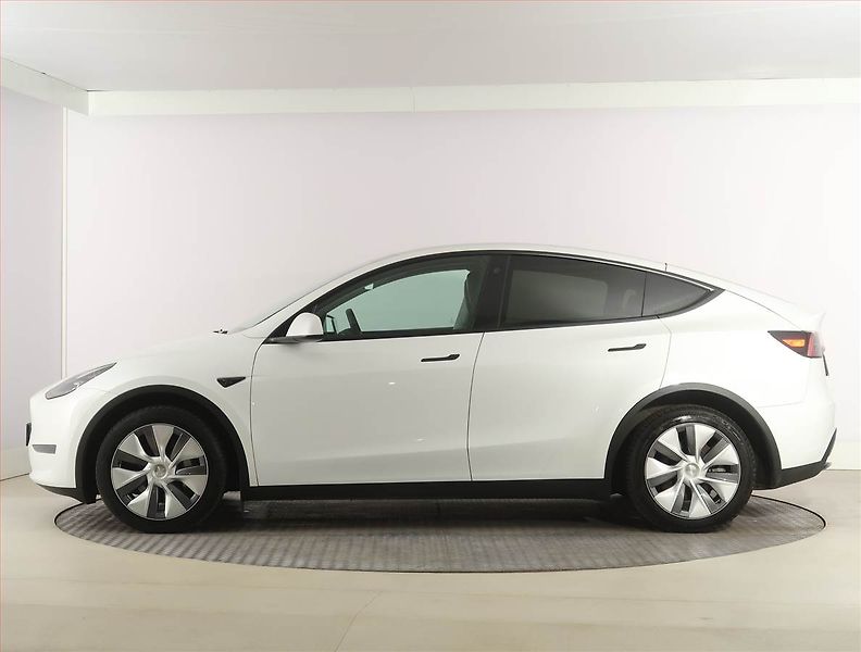 Tesla Model Y (2023) Long Range AWD 79kWh, SoH 93% - fotka 3 z 33