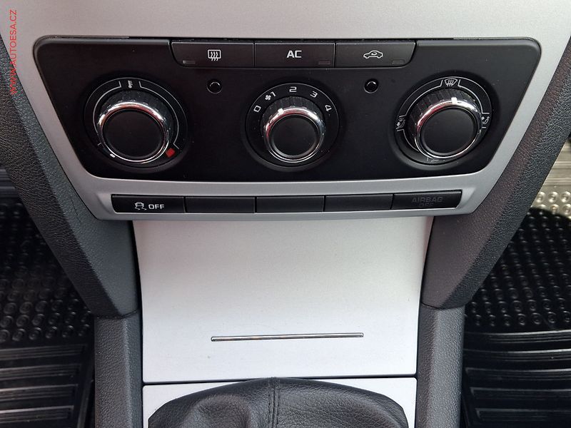 Škoda Octavia (2012) 1.4TSi, 2.maj,ČR, AC, temp - fotka 14 z 18