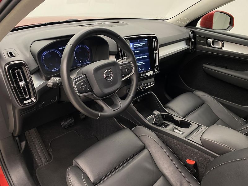 Volvo XC40 T4 MOMENTUM AUT CZ - fotka 4 z 42