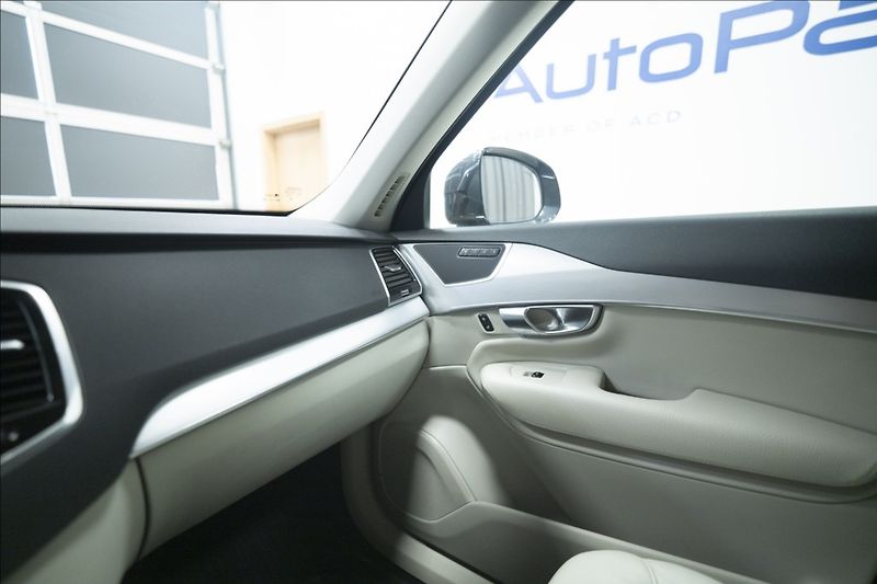 Volvo XC90 2,0 D5 AWD 1. MAJITEL ČR TAŽNÉ - fotka 29 z 44