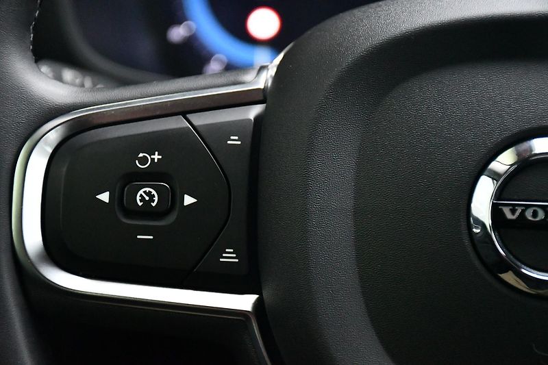 Volvo V60 2.0B4 LED NAV TAŽNÉ - fotka 26 z 49