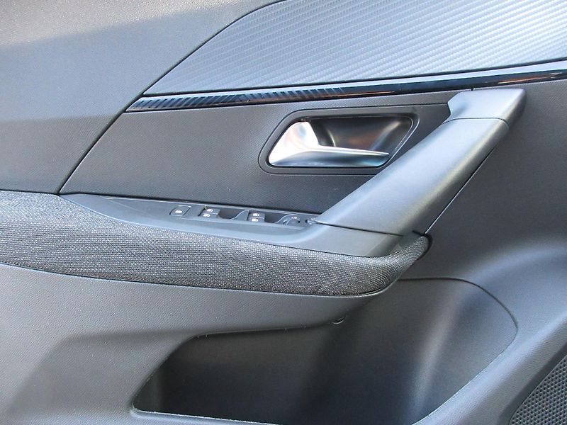 Peugeot 2008 STYLE PureTech 100 S&S MAN6 - fotka 14 z 36