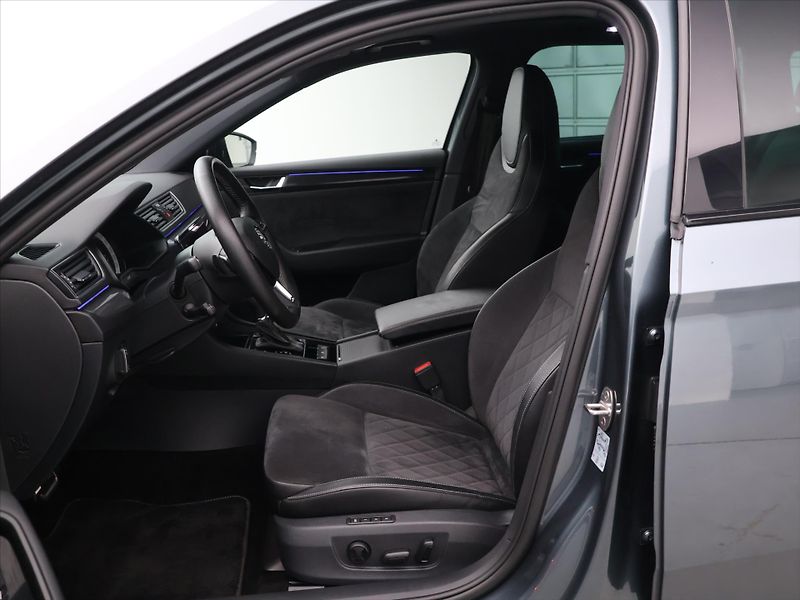 Škoda Superb 2,0 TDI 140kW DSG Sportline 4x - fotka 11 z 31