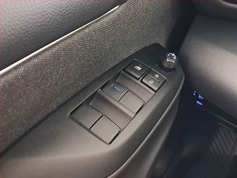 Toyota Yaris (2022) 1.5 VVT-i Hybrid - fotka 17 z 18