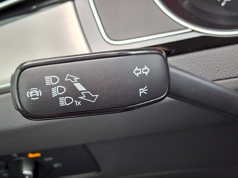 Volkswagen Passat (2023) Variant Elegance DSG 1,5TSi 11 - fotka 17 z 33