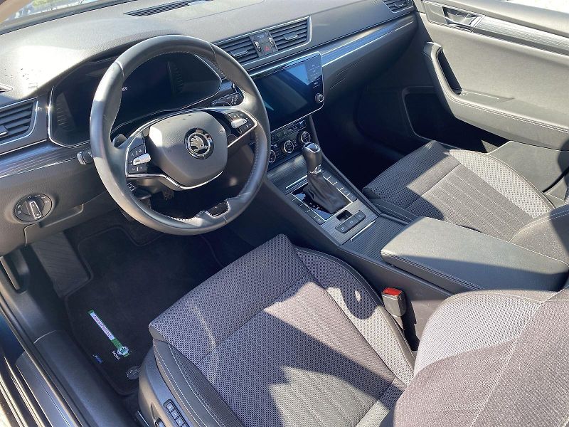 Škoda Superb (2023) Combi 2.0 TDI DSG Style - fotka 6 z 35