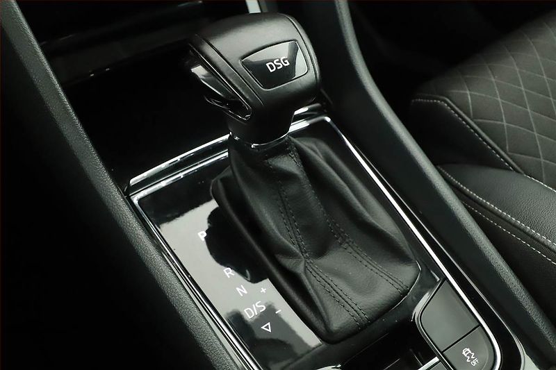 Škoda Karoq (2019) Style 1.6 TDI, Automat - fotka 12 z 16