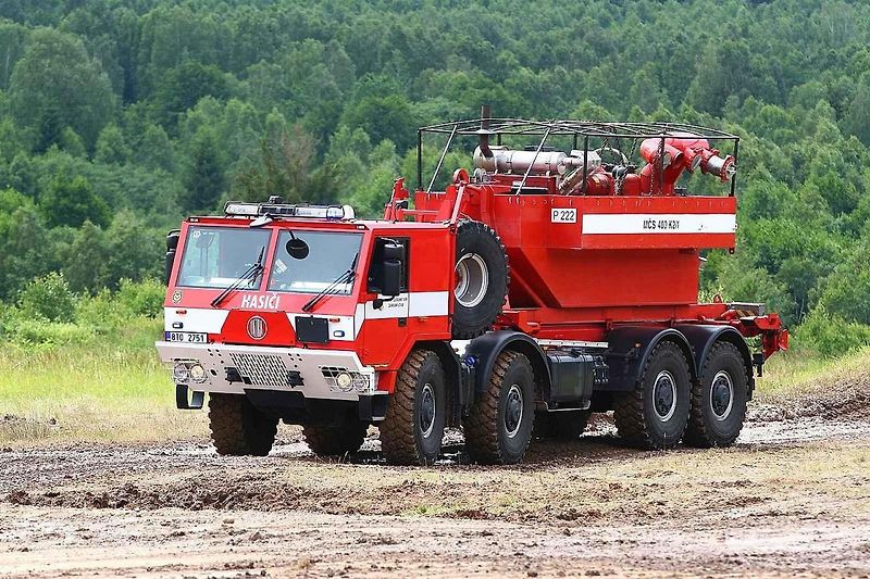 Velkoobjemová cisternová automobilová stříkačka Tatra Force CAS 30/9000/540 S3R.