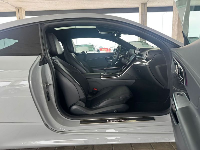 Mercedes-Benz CLE 300 4MATIC kupé - fotka 16 z 19
