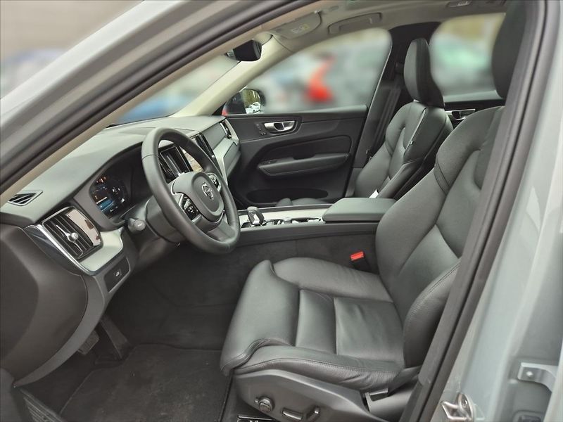 Volvo XC60 2,0 B4 AWD diesel Plus Dark Au - fotka 7 z 19