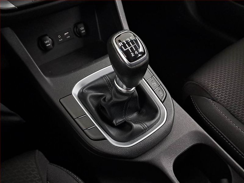 Hyundai i30 (2018) 1.4 T-GDI, Serv.kniha - fotka 16 z 18