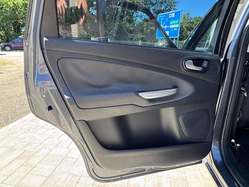 Ford S-MAX (2008) 2.0 TDCi - fotka 10 z 28