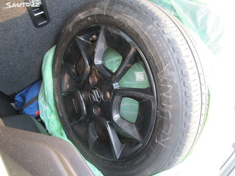 Suzuki Ignis 1,2 - 66KW - AUTOMAT - fotka 11 z 24