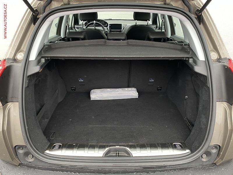Peugeot 2008 (2016) 1.6 HDi, Allure, navi - fotka 7 z 20