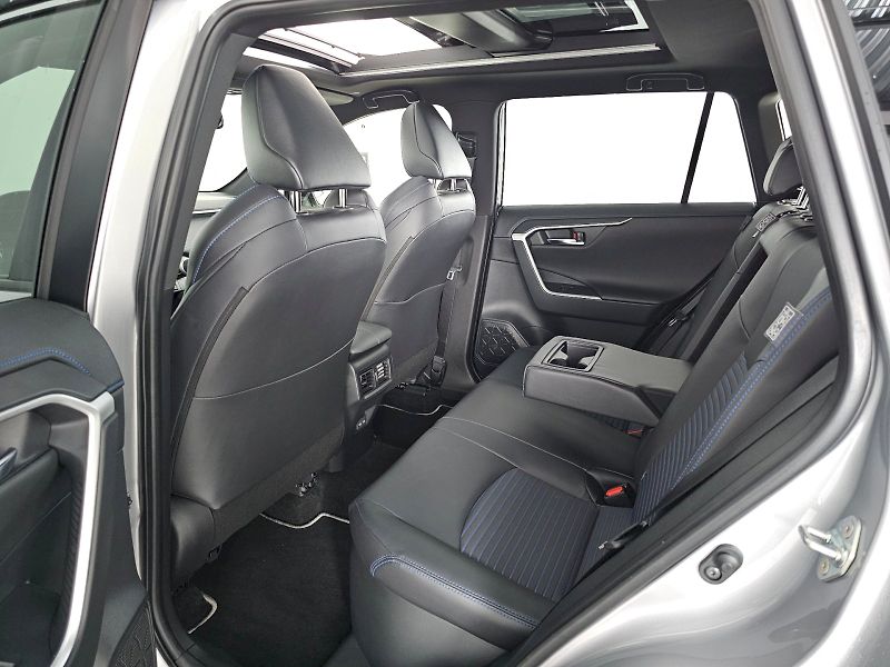 Toyota RAV4 (2025) 2.5HEV 222k 4x4  SELECTION SKY - fotka 7 z 24