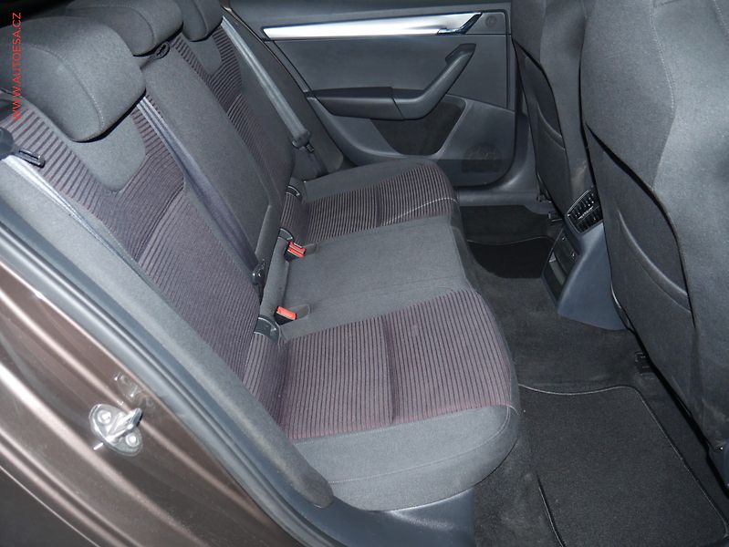 Škoda Octavia (2013) 1.6 TDi, ČR, Sport, bixen, - fotka 11 z 21