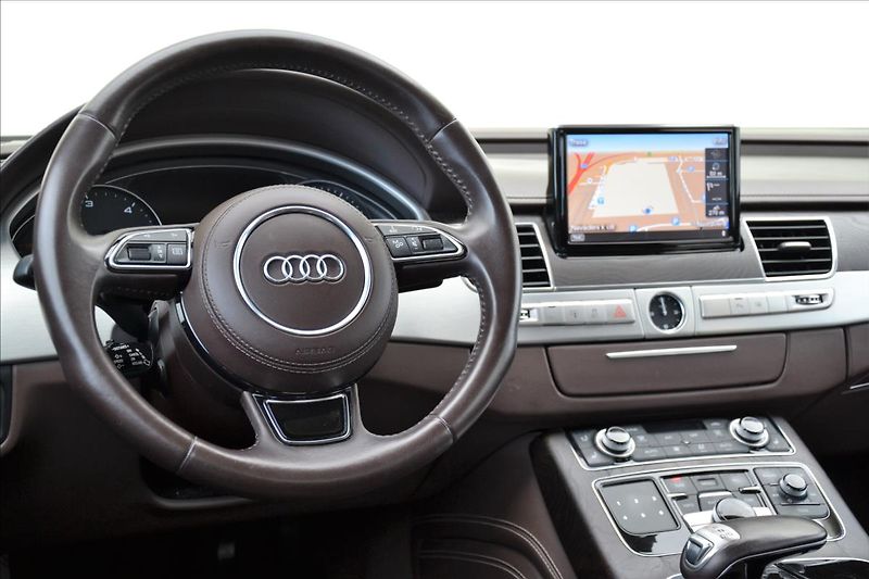Audi A8 4.2 TDI/V8/Design-Selection/CZ - fotka 17 z 49