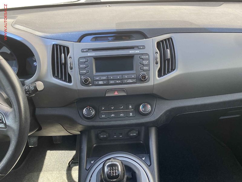 Kia Sportage (2015) 1.6 GDi, AC, výhřev sed - fotka 12 z 14
