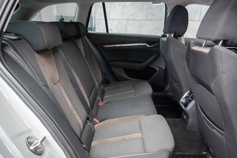 Škoda Octavia 2.0 TDI SCOUT REZERVACE - fotka 13 z 46