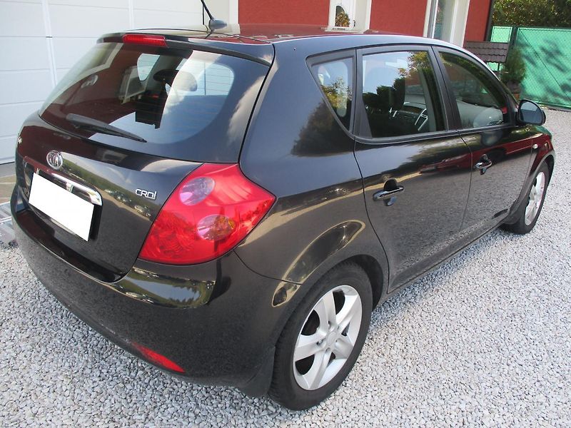 Kia Ceed 1.6 CRDi 16V - fotka 3 z 30