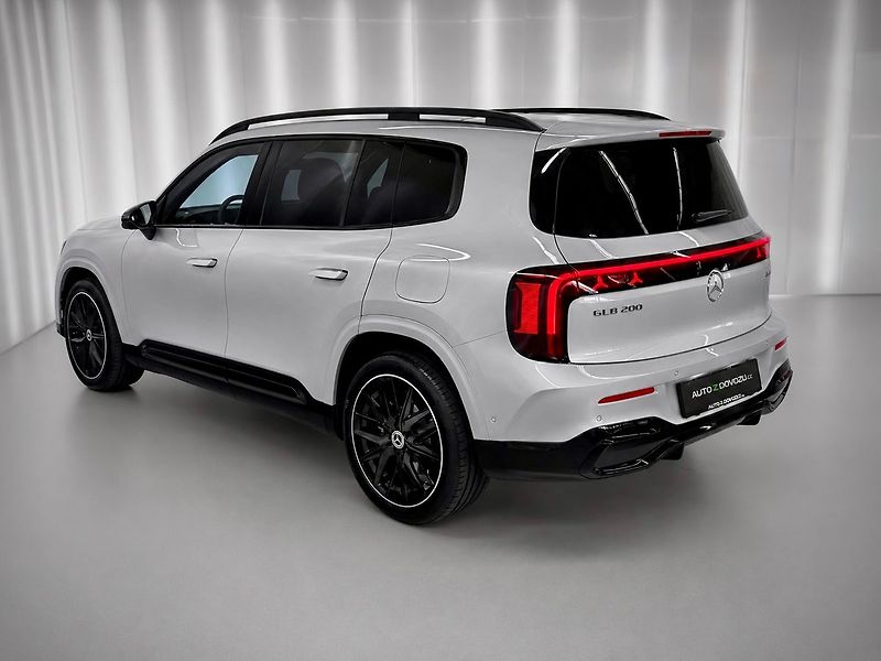 Mercedes-Benz GLB 8G-eDCT 4MATIC AMG, PANORAMA, - fotka 4 z 33
