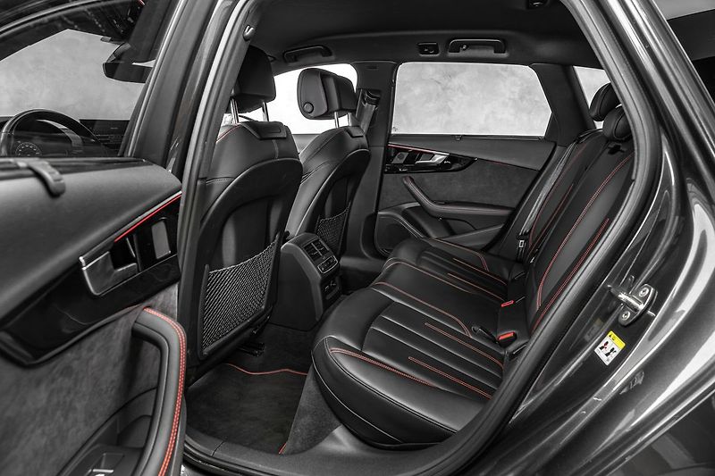 Audi A4 50 TDI quattro S-line - fotka 16 z 24