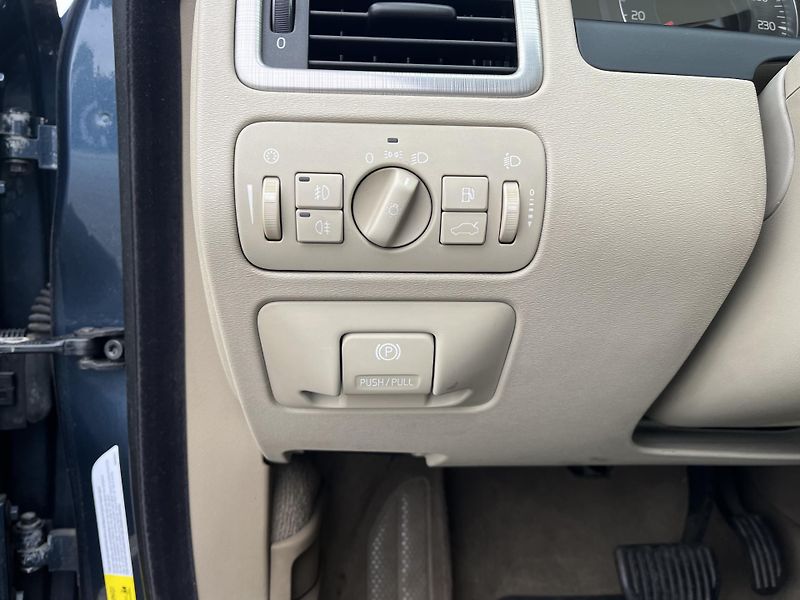 Volvo V70 2.4 D5 136 kW Automat - fotka 23 z 30