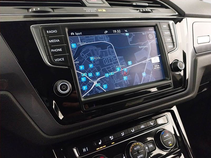 Volkswagen Touran (2017) R-Line 2.0 TDI, Automat - fotka 19 z 24