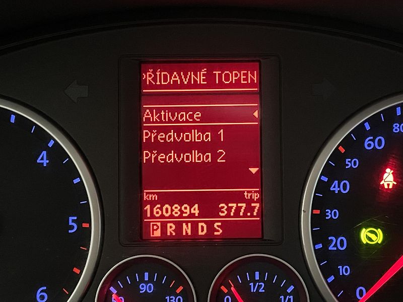 Volkswagen Tiguan 2.0 TDi 4x4 AT ČR SER. WEBASTO - fotka 22 z 24