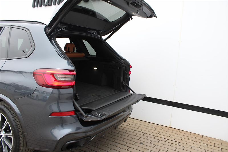 BMW X5 xDrive 30d 195kW M PAKET ČR - fotka 13 z 30