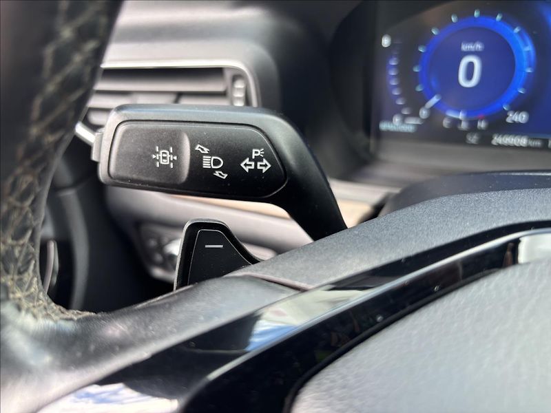 Ford Explorer 3,0 V6 PHEV Platinum AWD 7Míst - fotka 39 z 65