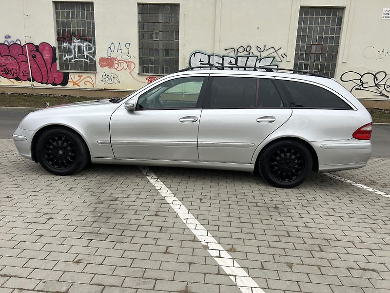 Mercedes-Benz Třídy E E 220 CDI Elegance - fotka 32 z 35