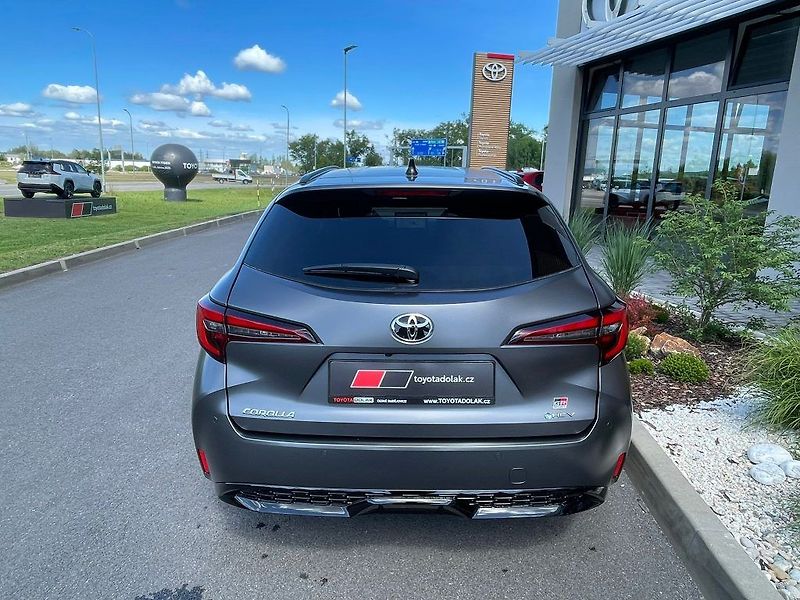 Toyota Corolla 2.0 Hybrid automat GR SPORT - fotka 6 z 29