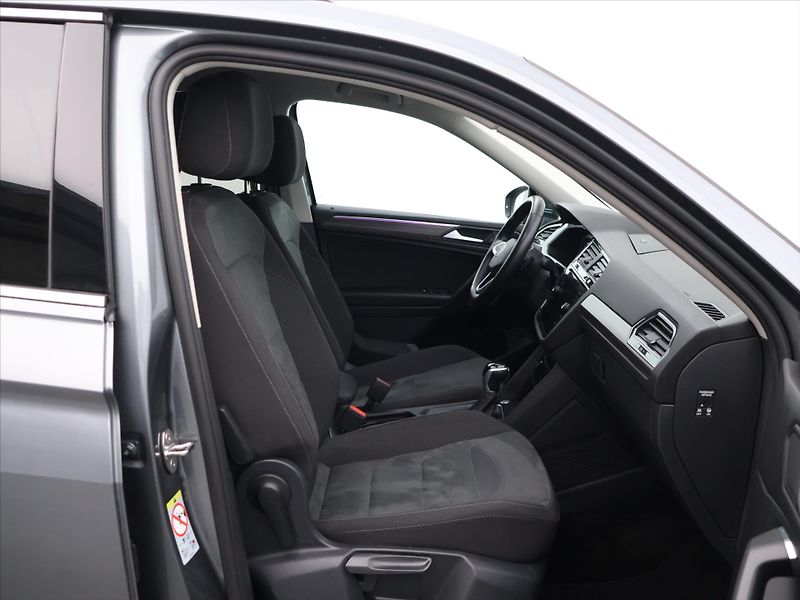 Volkswagen Tiguan 1,5 TSI EVO DSG CZ 1.Maj. DPH - fotka 12 z 32