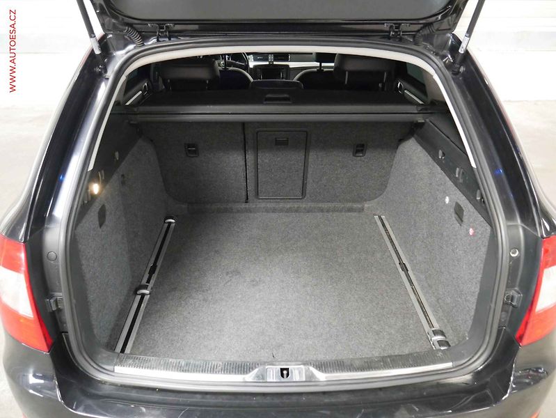Škoda Superb (2011) 2.0 TDi, 1.maj, DSG, navi - fotka 7 z 23