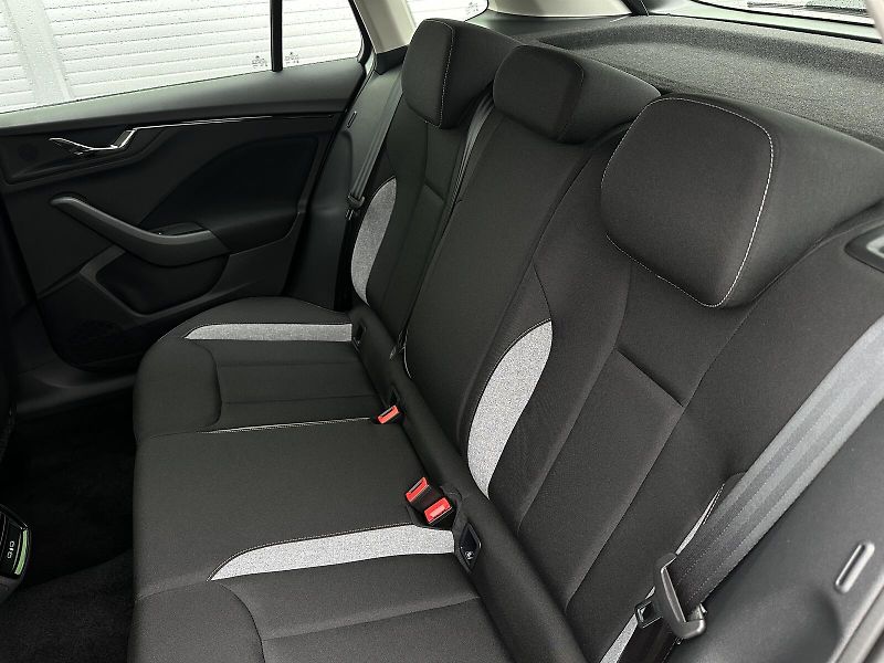 Škoda Kamiq 1.0TSi 116PS KAMERA+PDC P/Z Sm - fotka 36 z 42