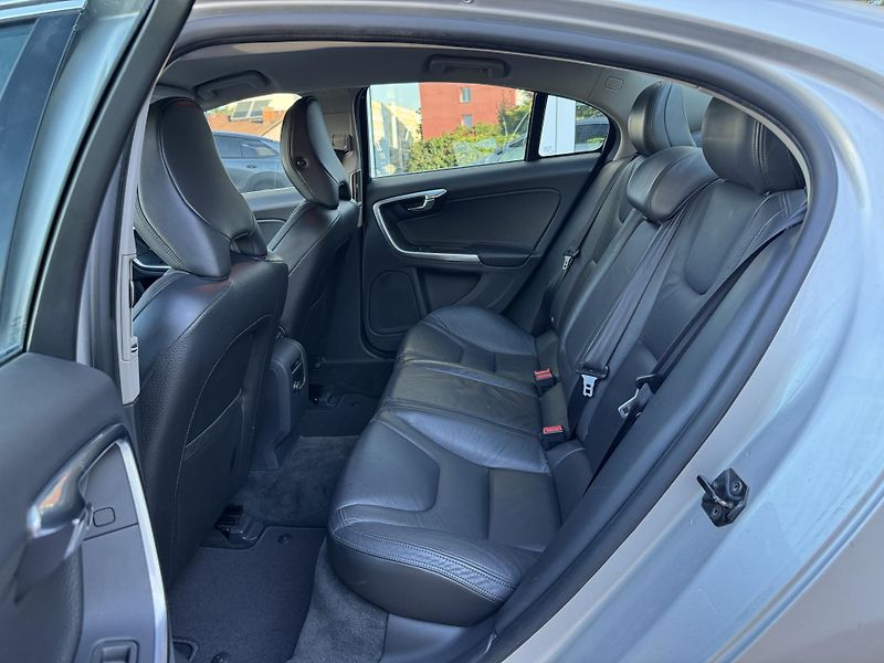Volvo S60 D3 - fotka 12 z 24